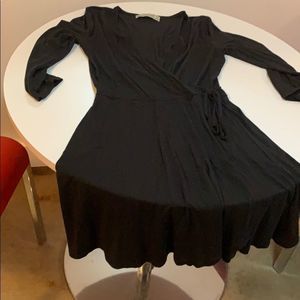 Long sleeve black v neck dress
